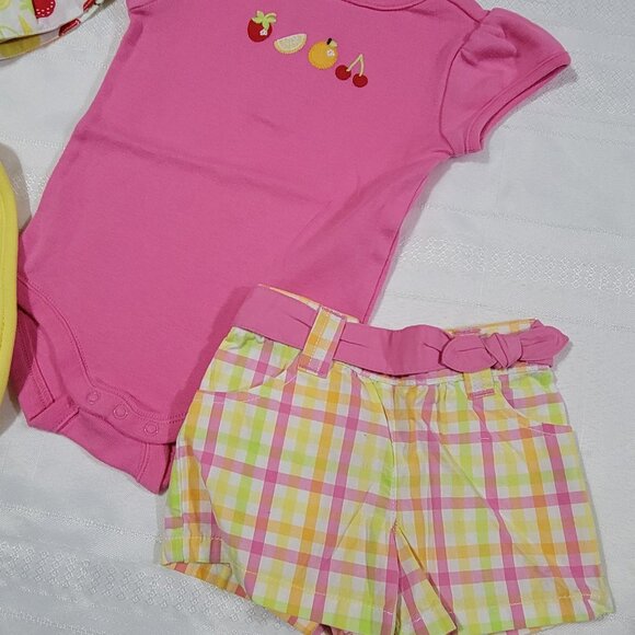 Gymboree Berry Sweet NWT 3-6 month set. Bodysuit, shorts,Hat & Bib Mixed Bin Z33 - Picture 4 of 5
